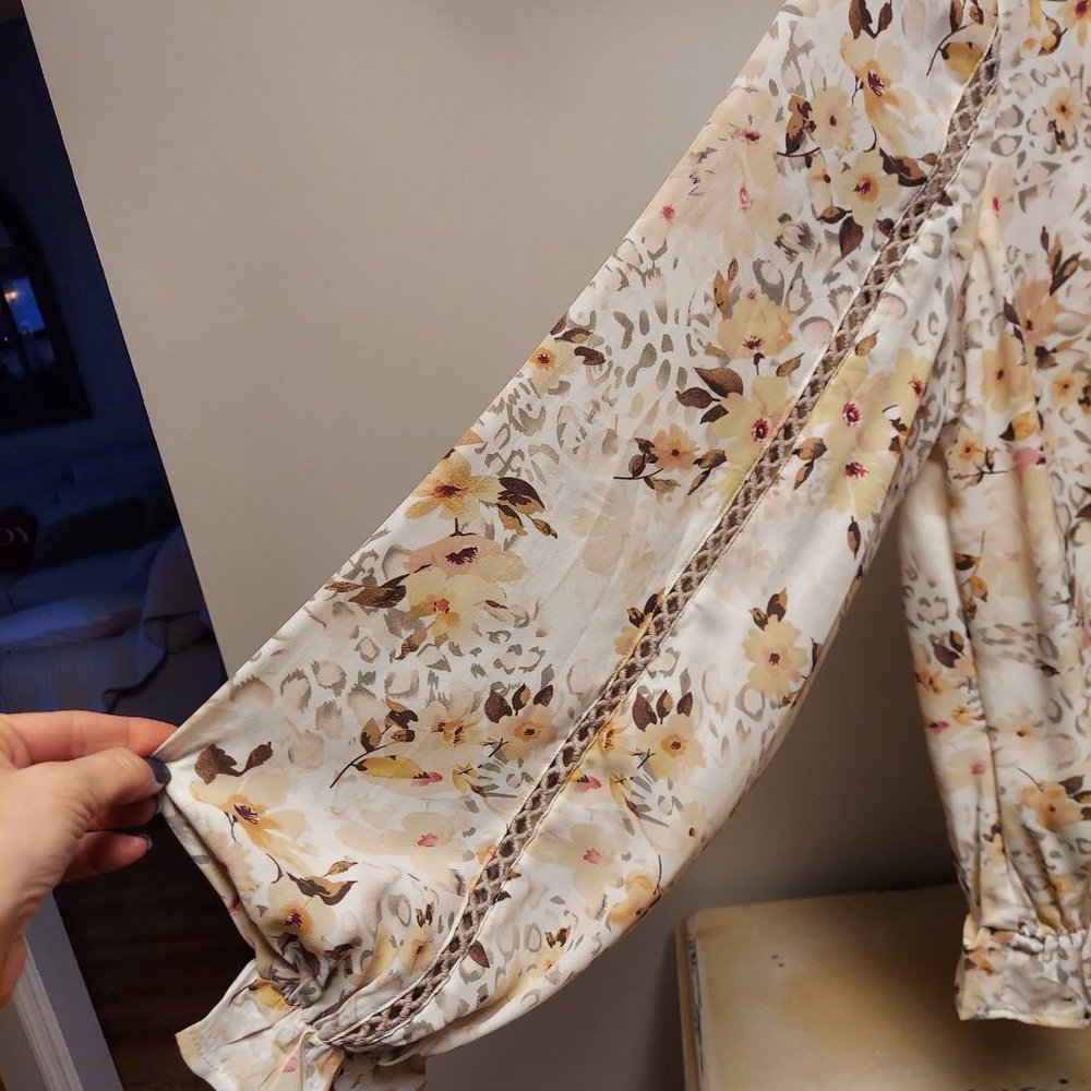 Buckle Blouse - Picture 3 of 3